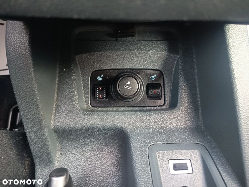 Ford C-MAX 1.6 Ti-VCT Champions Edition - 22