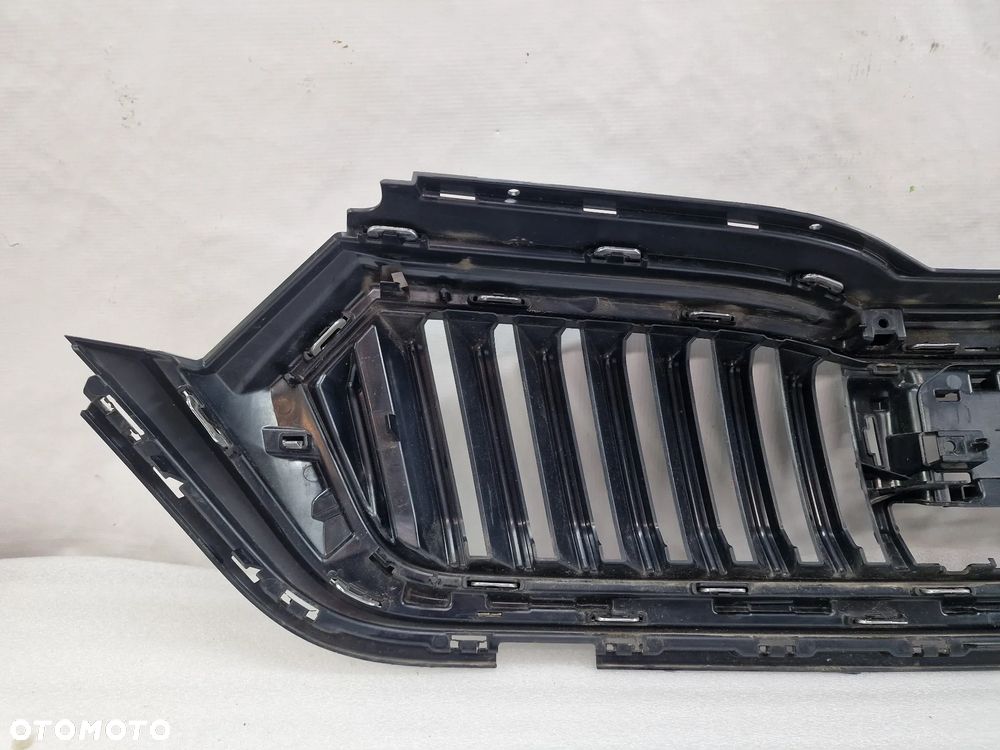 SKODA OCTAVIA 4 IV 5E3 19- ATRAPA / GRILL PRZEDNI PRZÓD , NR 5E3807723 , ŁADNA , NR AUKCJI GL717 - 11