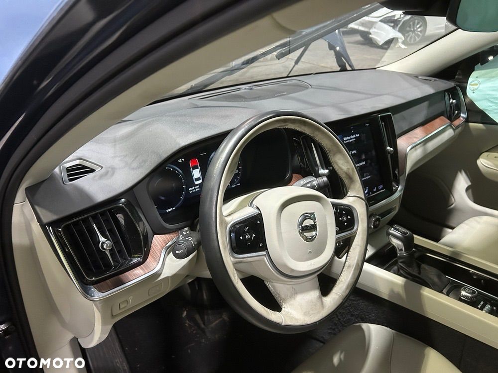 Volvo S60 T5 AWD Momentum Pro - 10