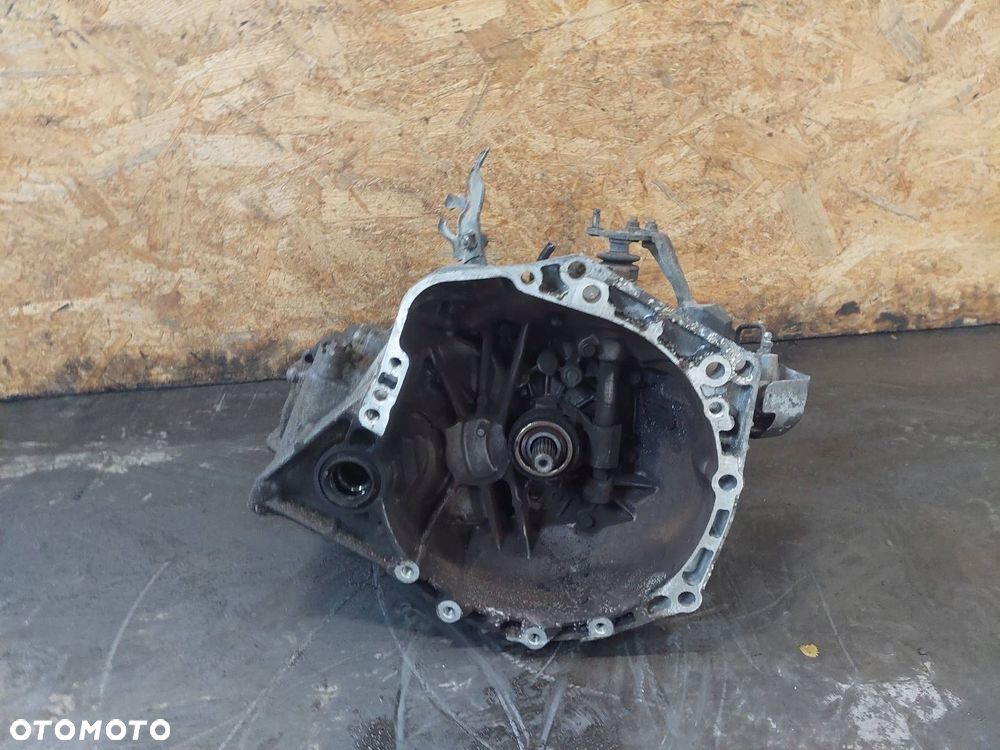 SKRZYNIA BIEGÓW TOYOTA YARIS II 1.3 16V MANUAL 5 BIEGÓW - 1