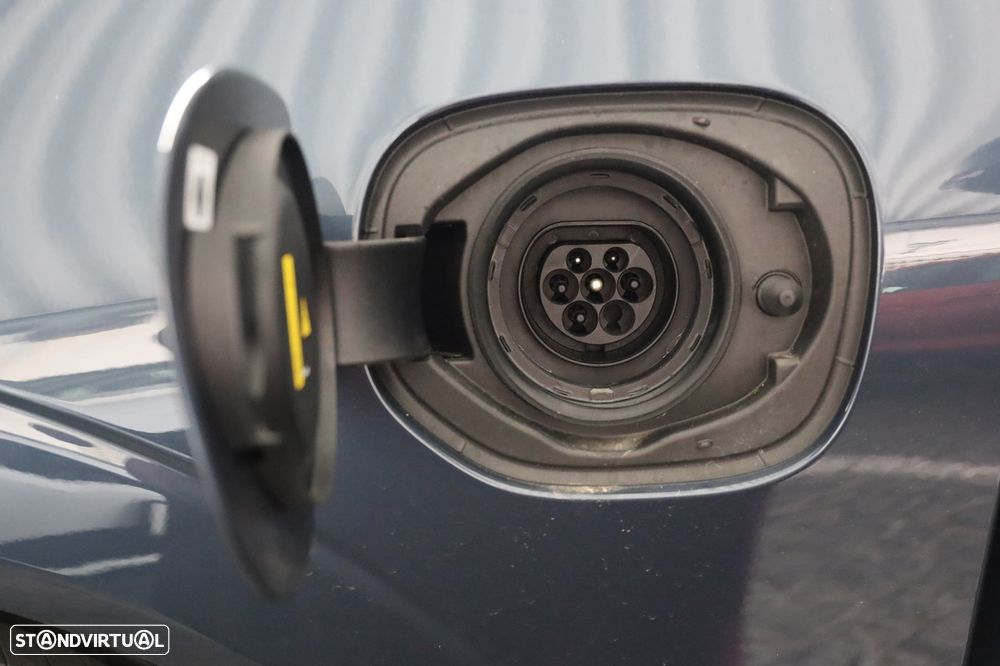 Volvo XC 60 2.0 T6 PHEV Core AWD - 3