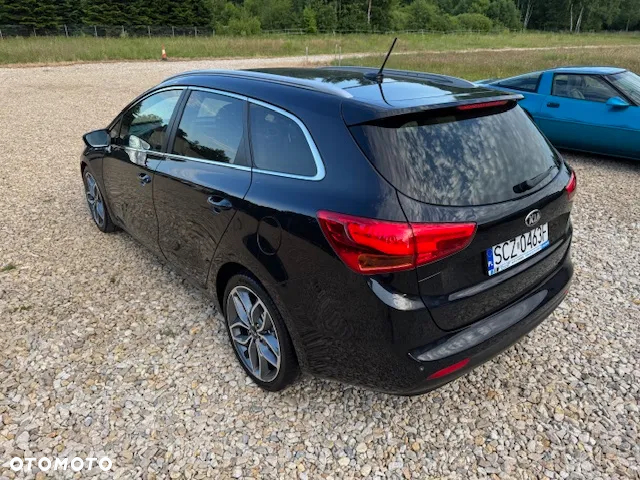 Kia Ceed 1.6 CRDi 128 ISG SW Platinum Edition - 16