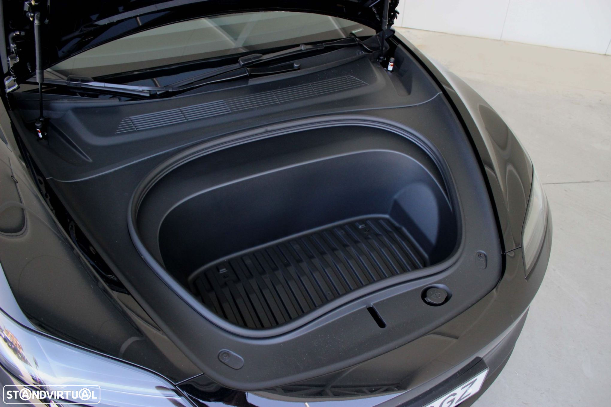 Tesla Model 3 - 10