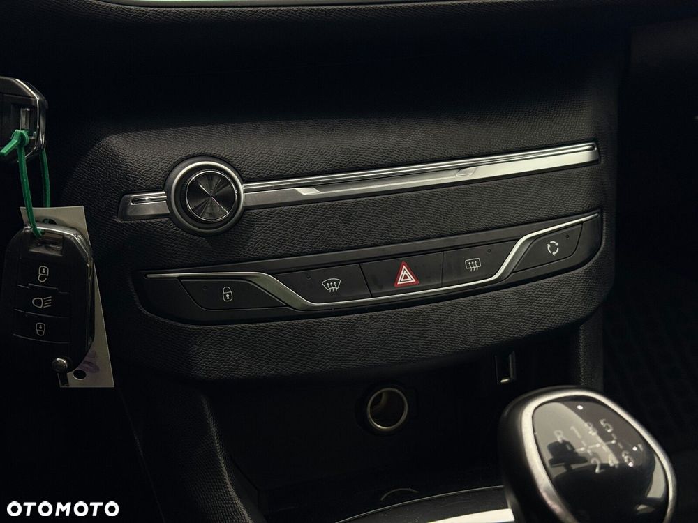 Peugeot 308 - 25