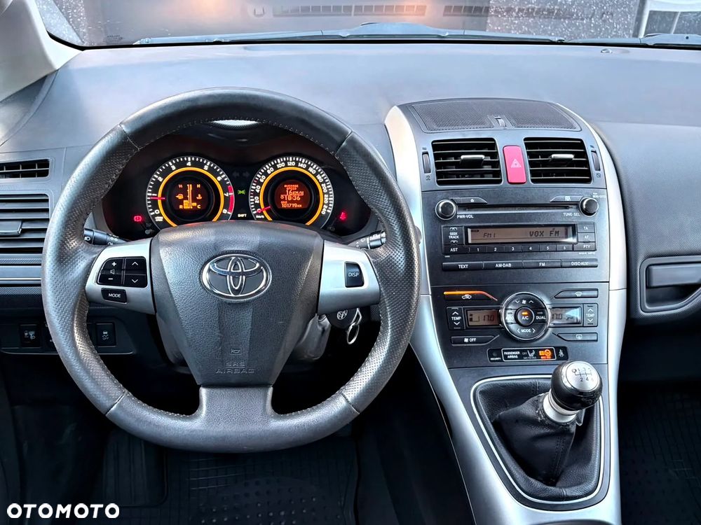 Toyota Auris 1.6 Premium Comfort - 20