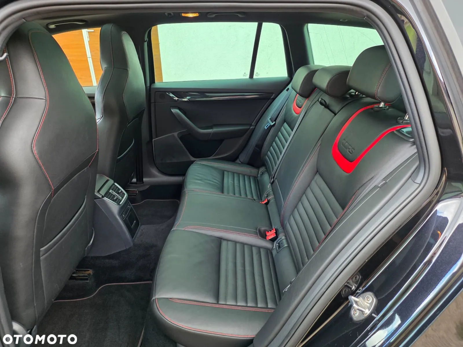 Skoda Octavia Combi 2.0 TDI (Green tec) DSG RS - 9