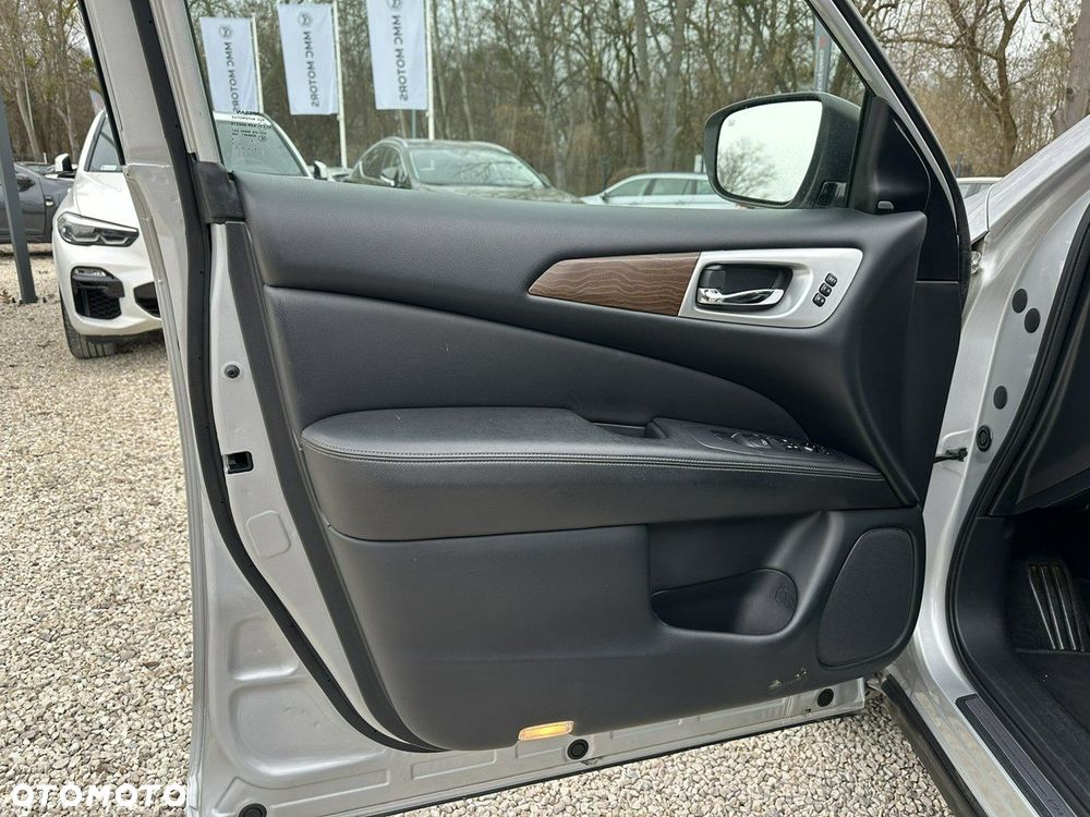 Nissan Pathfinder - 17
