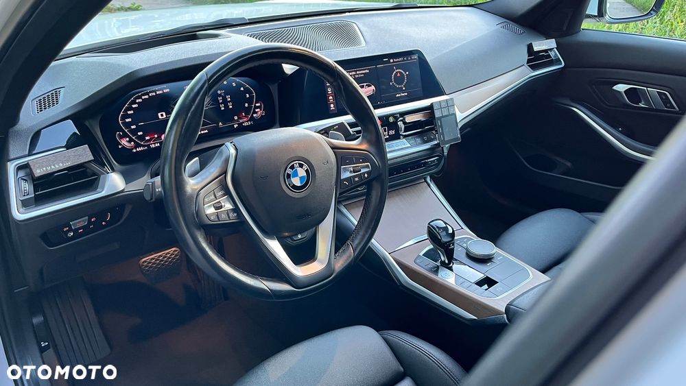 BMW Seria 3 330i - 21