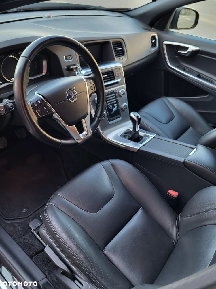 Volvo V60 D4 Momentum - 8