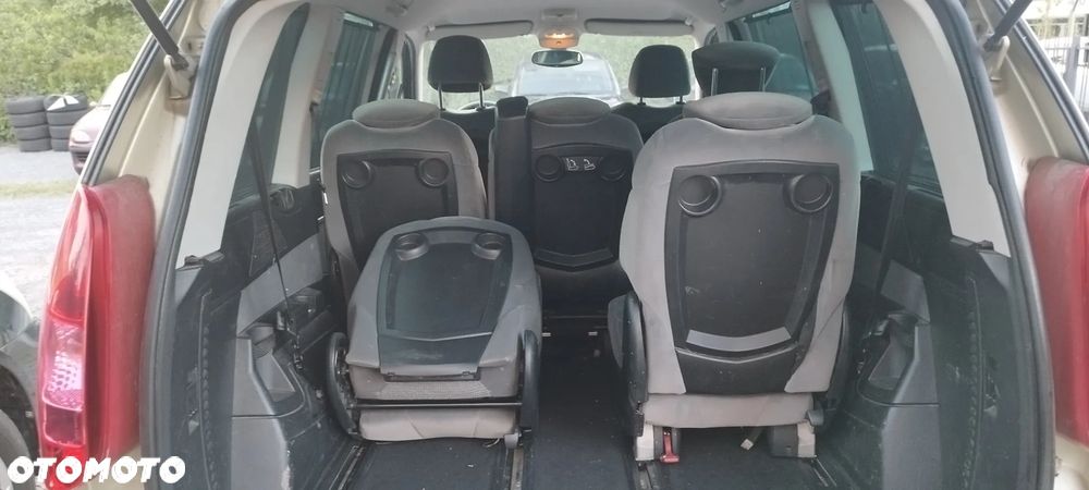 Peugeot 807 HDi 135 Family - 5