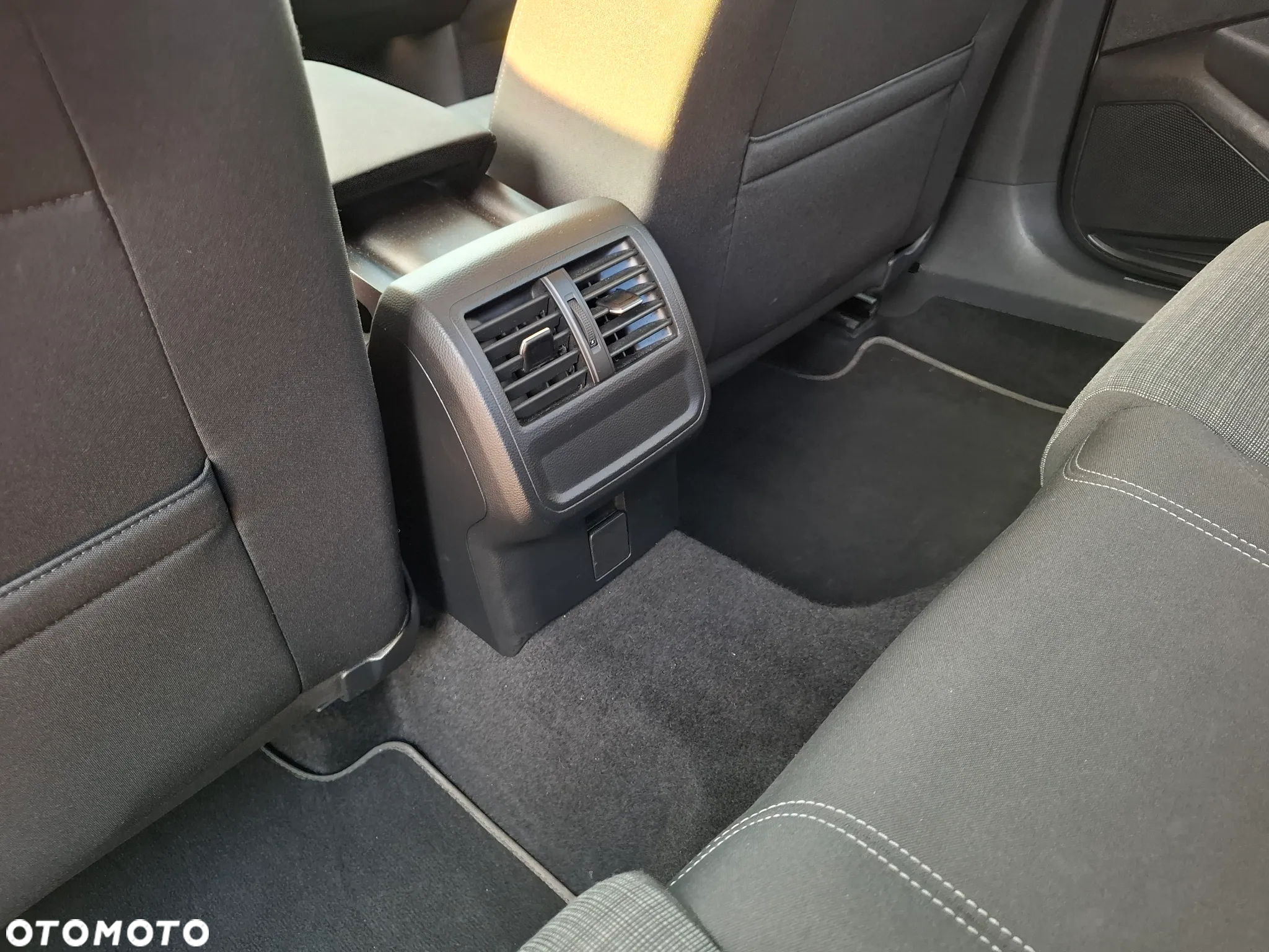 Volkswagen Passat - 19