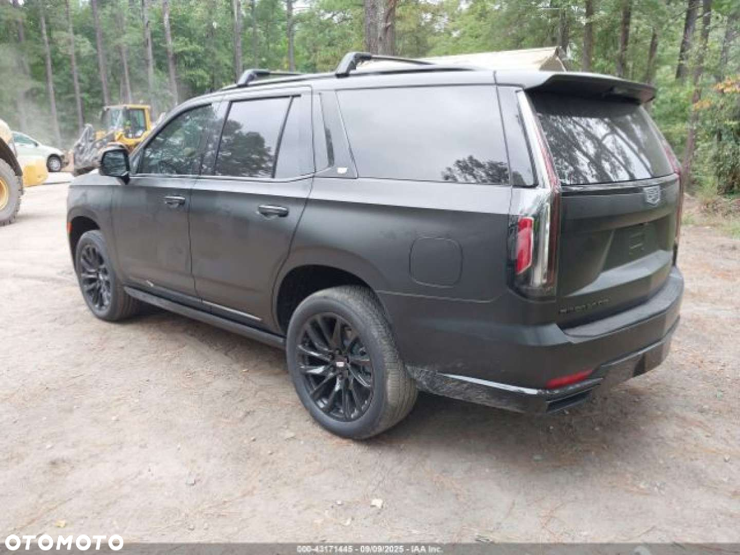 Cadillac Escalade - 4