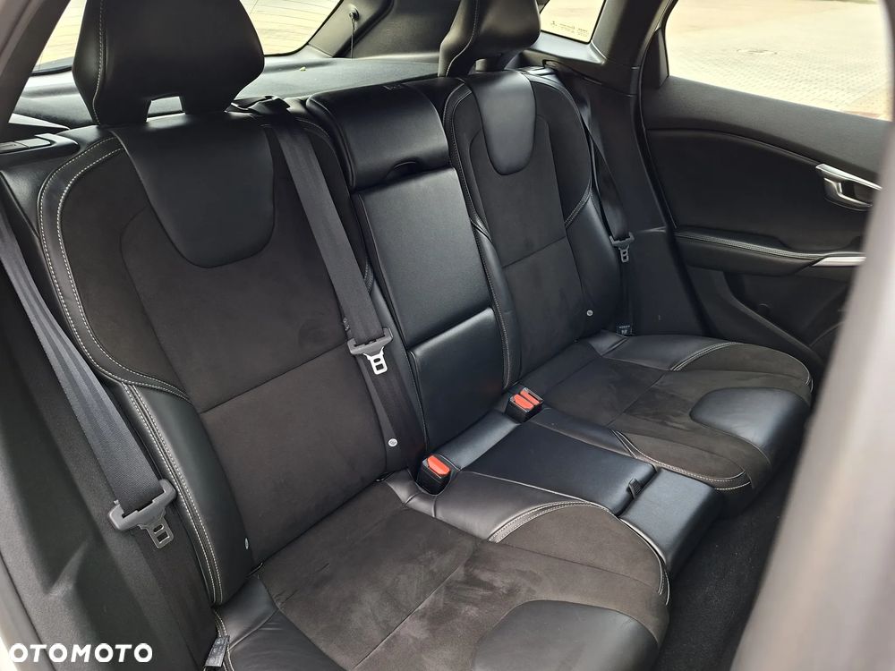 Volvo V40 D3 R-Design Momentum - 24