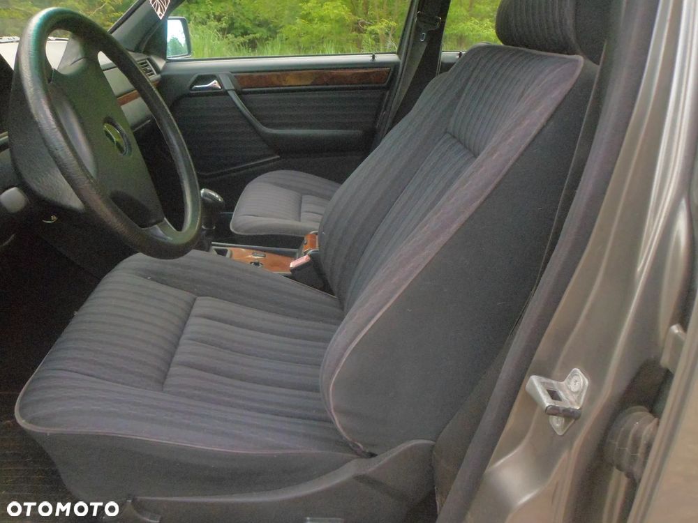 Mercedes-Benz W124 (1984-1993) - 19
