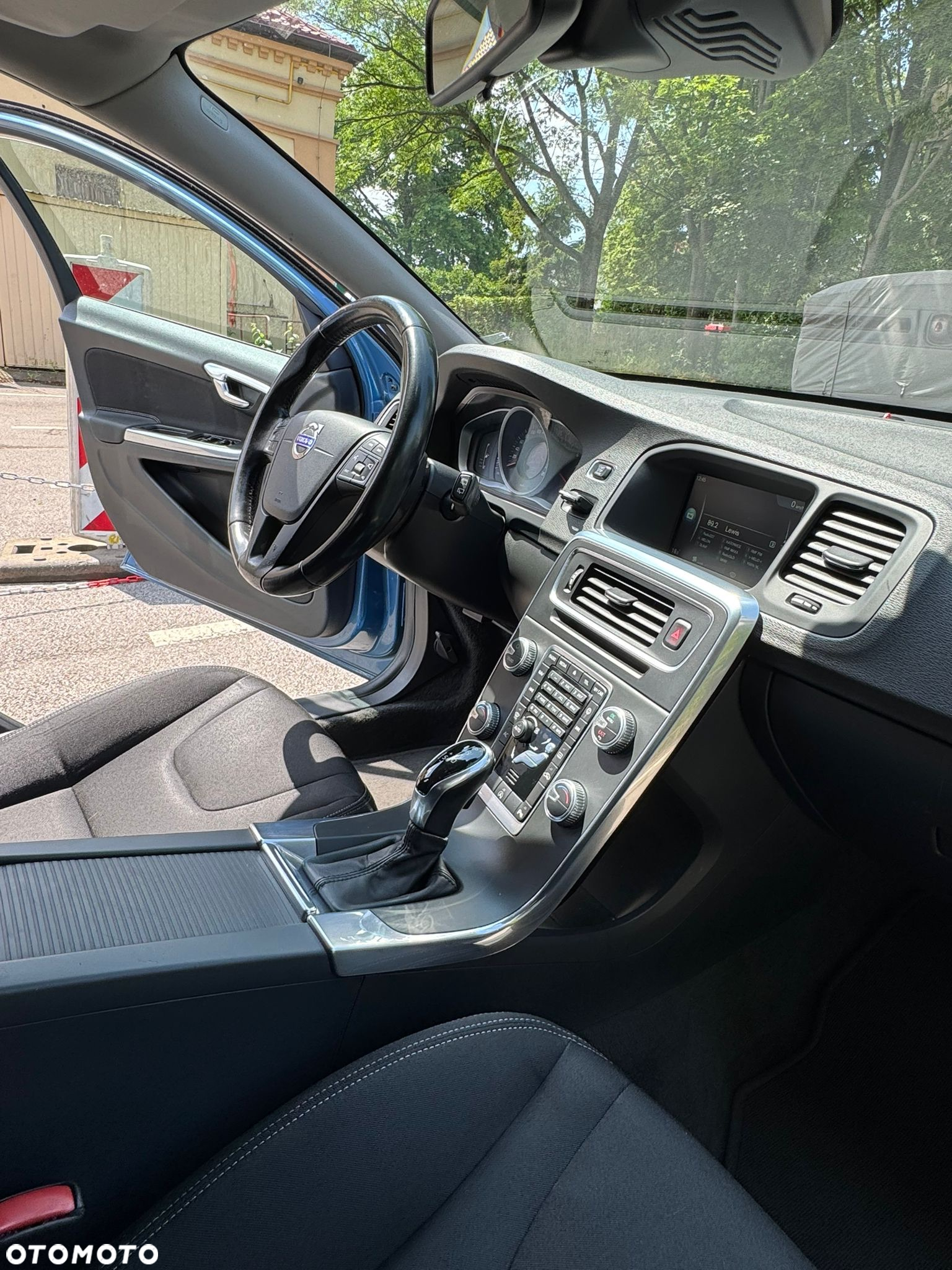 Volvo V60 D2 Momentum - 32