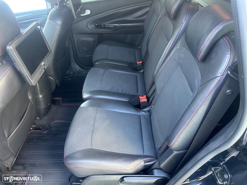 Ford S-Max 2.2 TDCi Titanium 7L - 35