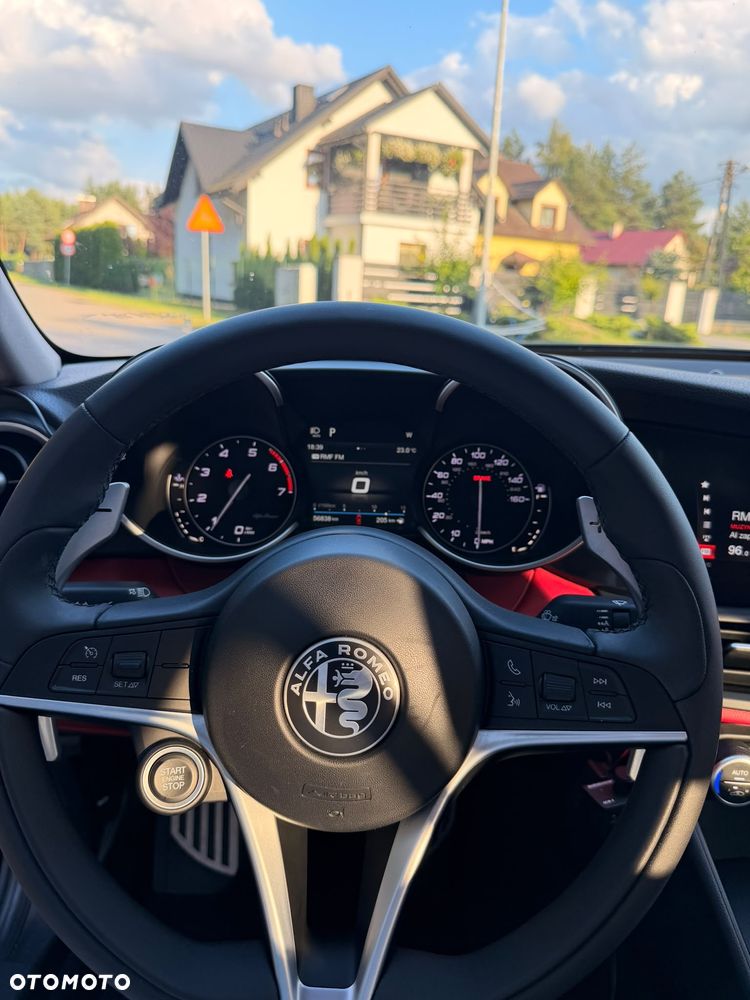 Alfa Romeo Stelvio 2.0 Turbo 16V AT8-Q4 Ti - 26