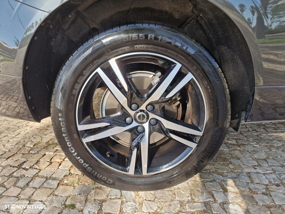 Volvo XC 60 2.0 T6 PHEV R-Design AWD - 6