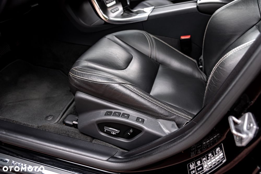 Volvo V60 D6 AWD Plug-in Hybrid Summum - 19