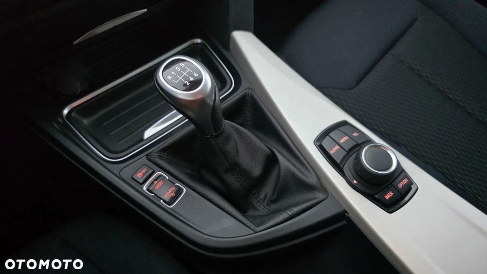 BMW Seria 3 320d xDrive - 14