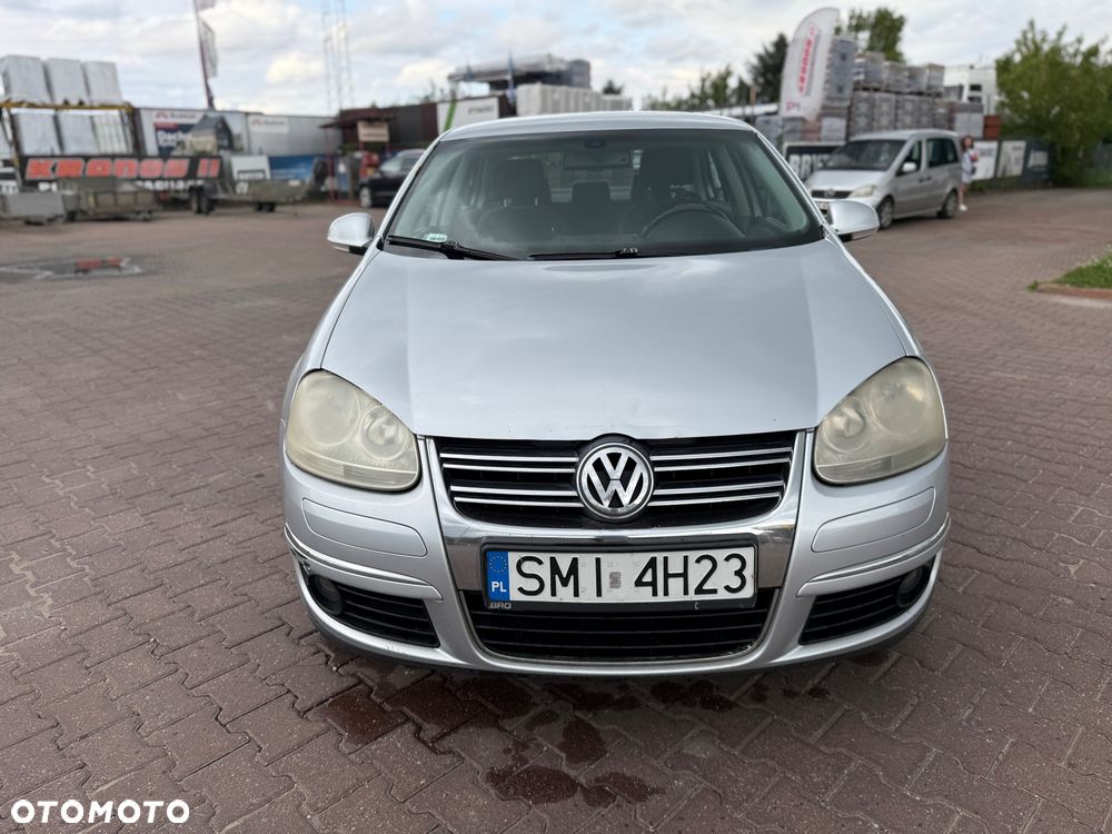 Volkswagen Jetta - 2