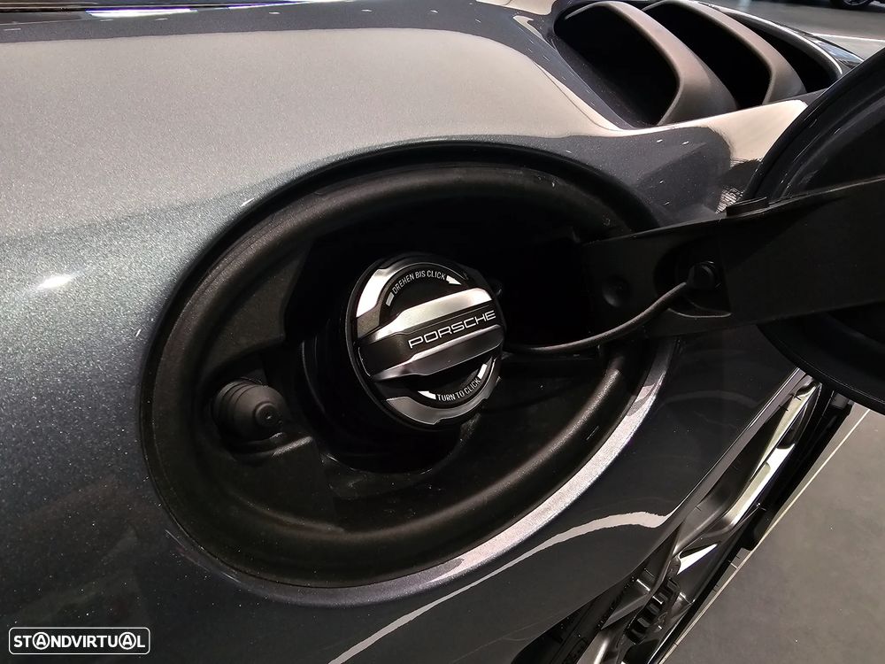 Porsche 718 Spyder - 13