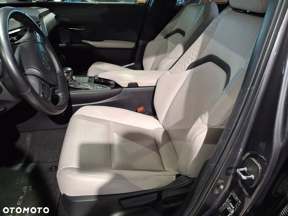 Lexus UX - 17