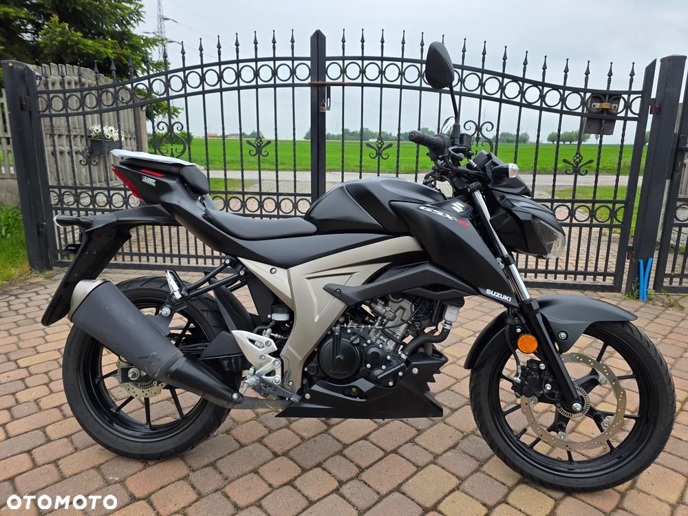 Suzuki GSX - 32