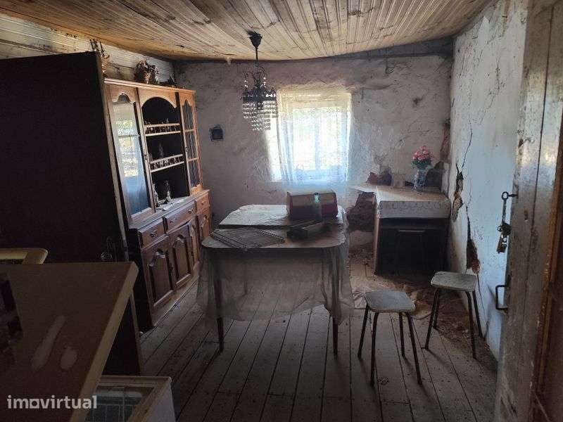 Moradia antiga com quintal e anexo - Grande imagem: 2/8
