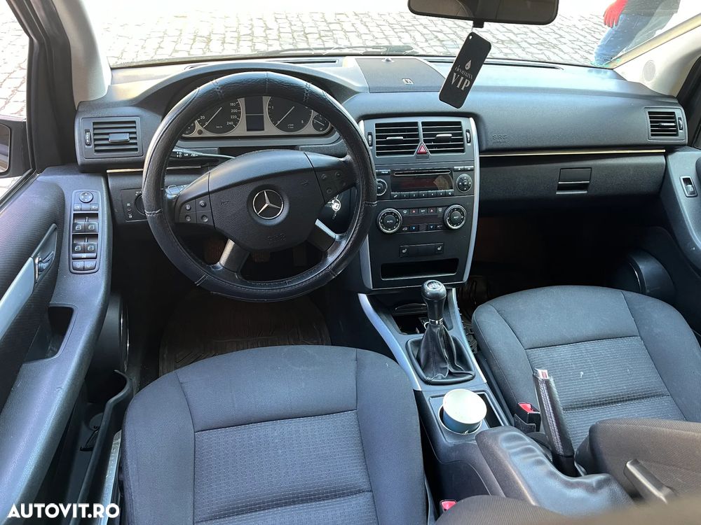 Dezmembrez Mercedes Benz B class W245 B180 B200 CDI cutie manuala 2007 argintiu gri - 3