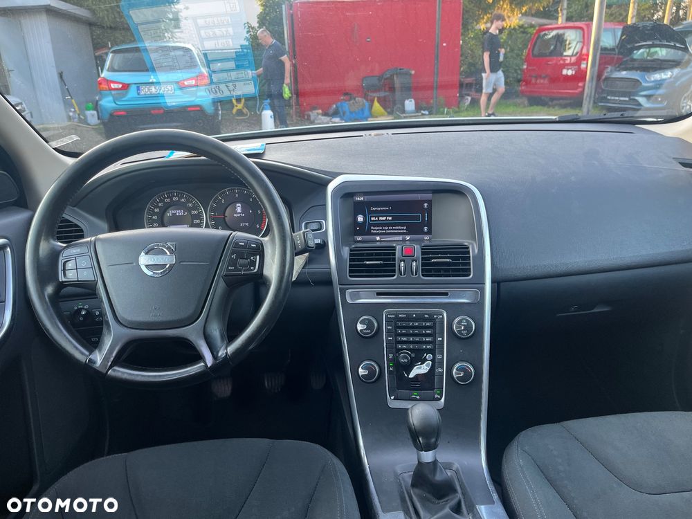 Volvo XC 60 DRIVe R-Design - 10