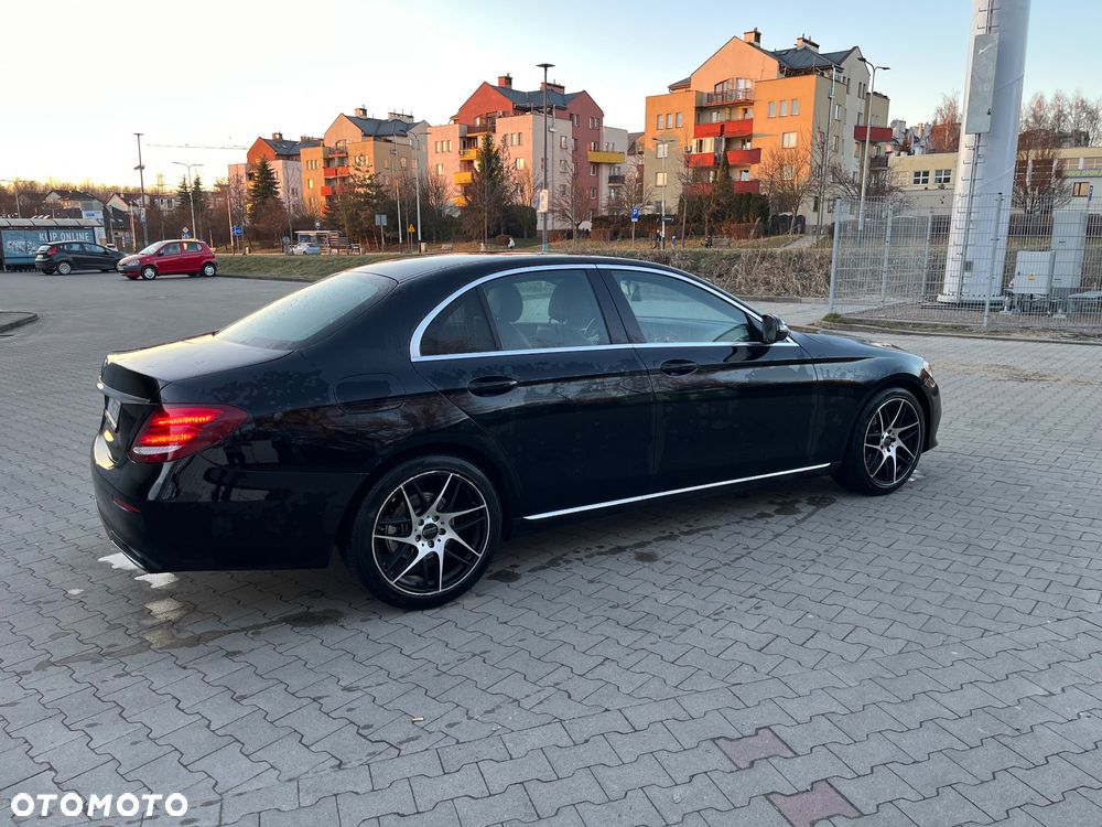 Mercedes-Benz Klasa E ver-200-d-9g--tronic - 4