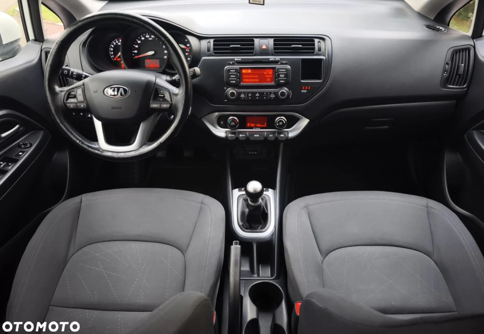 Kia Rio 1.2 Dream Team Edition - 34