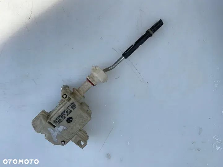 SIŁOWNIK KLAPKI WLEWU PALIWA VW GOLF IV BORA 1J0810773C - 1