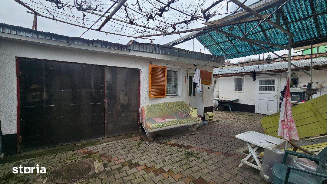 Casă de vânzare cu garaj și pivniță, în oraș - Imagine principală: 4/11
