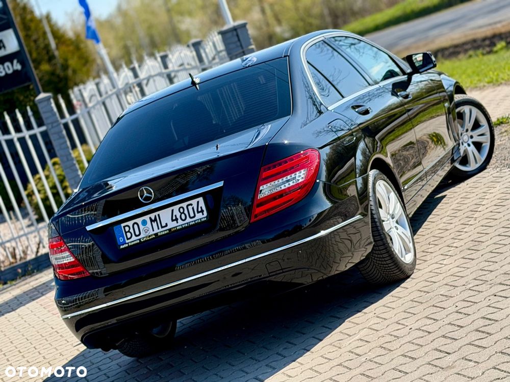 Mercedes-Benz Klasa C 180 CGI Automatik BlueEFFICIENCY Avantgarde - 29