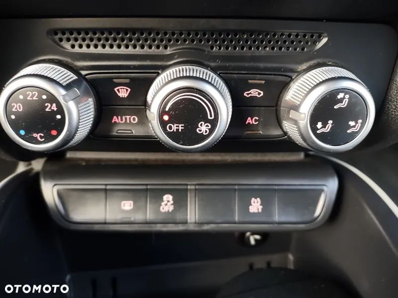 Audi A1 3-drzwiowe 1.2 TFSI S line Sportpaket - 32