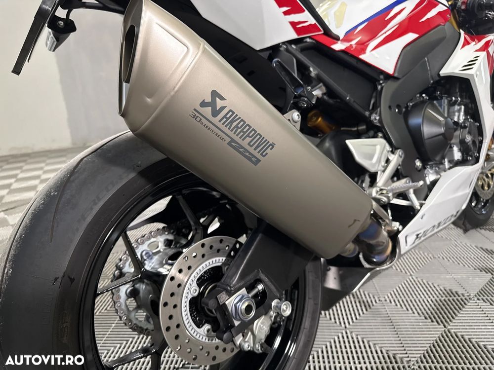 Honda CBR1000RR-R Fireblade SP 30th Anniversary - 12
