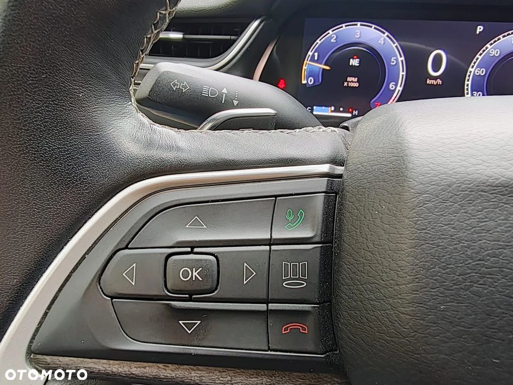 Jeep Grand Cherokee - 25