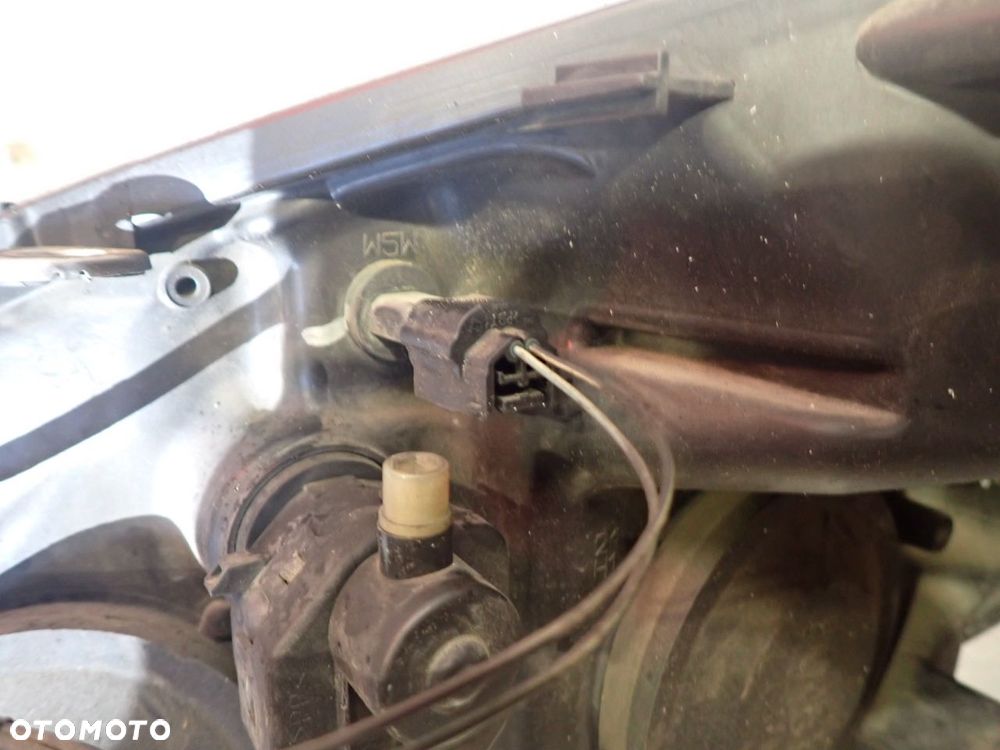 LAMPA PRAWA PRZEDNIA RENAULT SCENIC II - 4