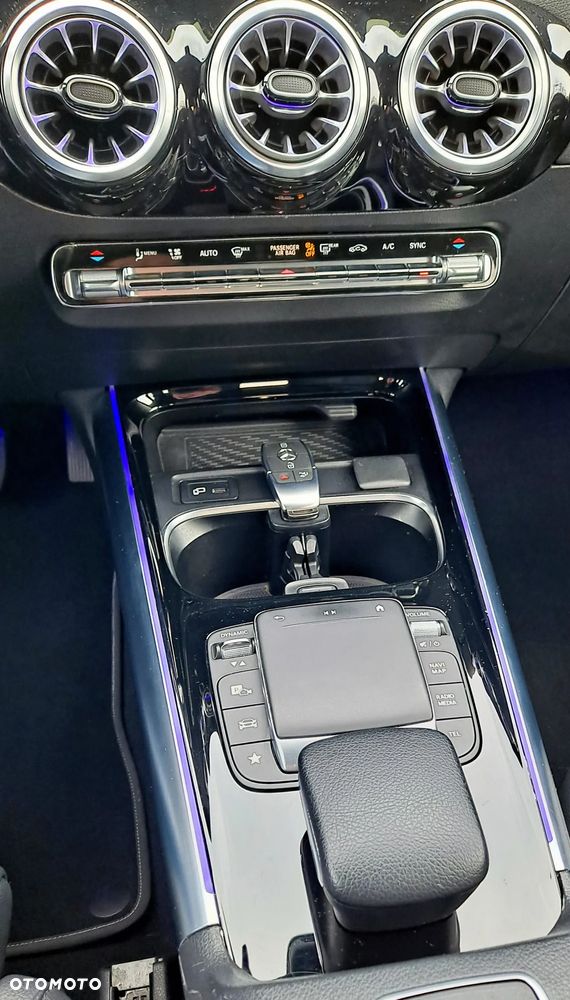 Mercedes-Benz GLA 250 4Matic 8G-DCT Progressive - 24