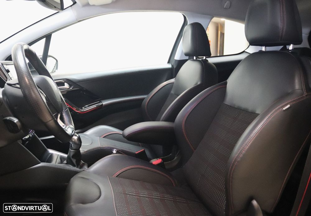 Peugeot 208 1.2 PureTech GT Line - 15