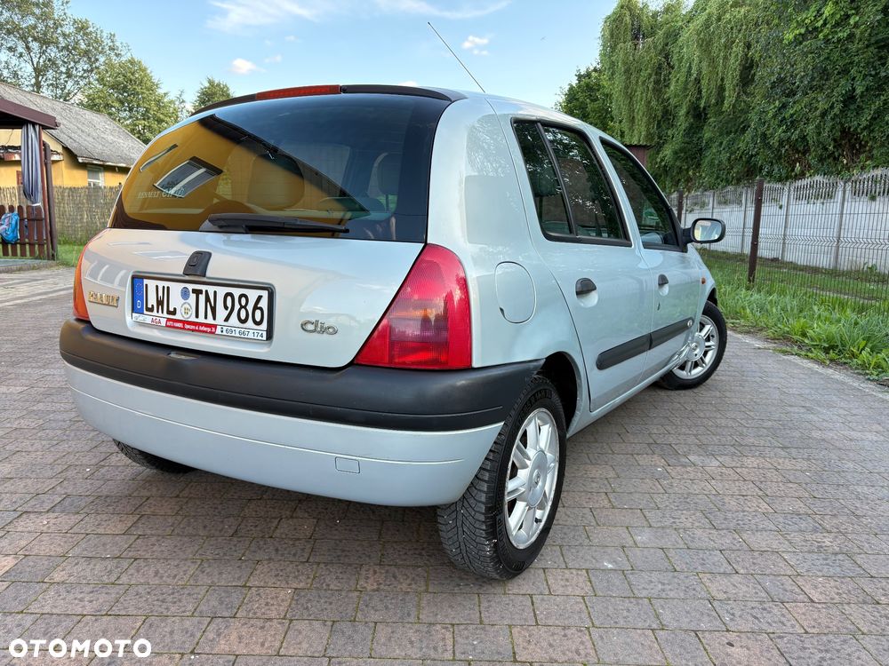 Renault Clio - 8