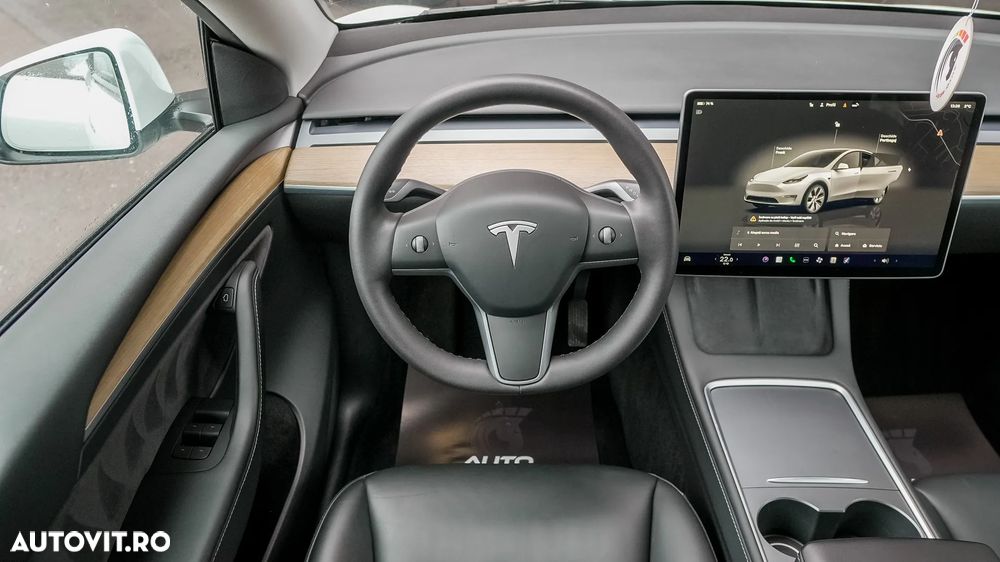 Tesla Model Y Long Range Dual Motor AWD - 11