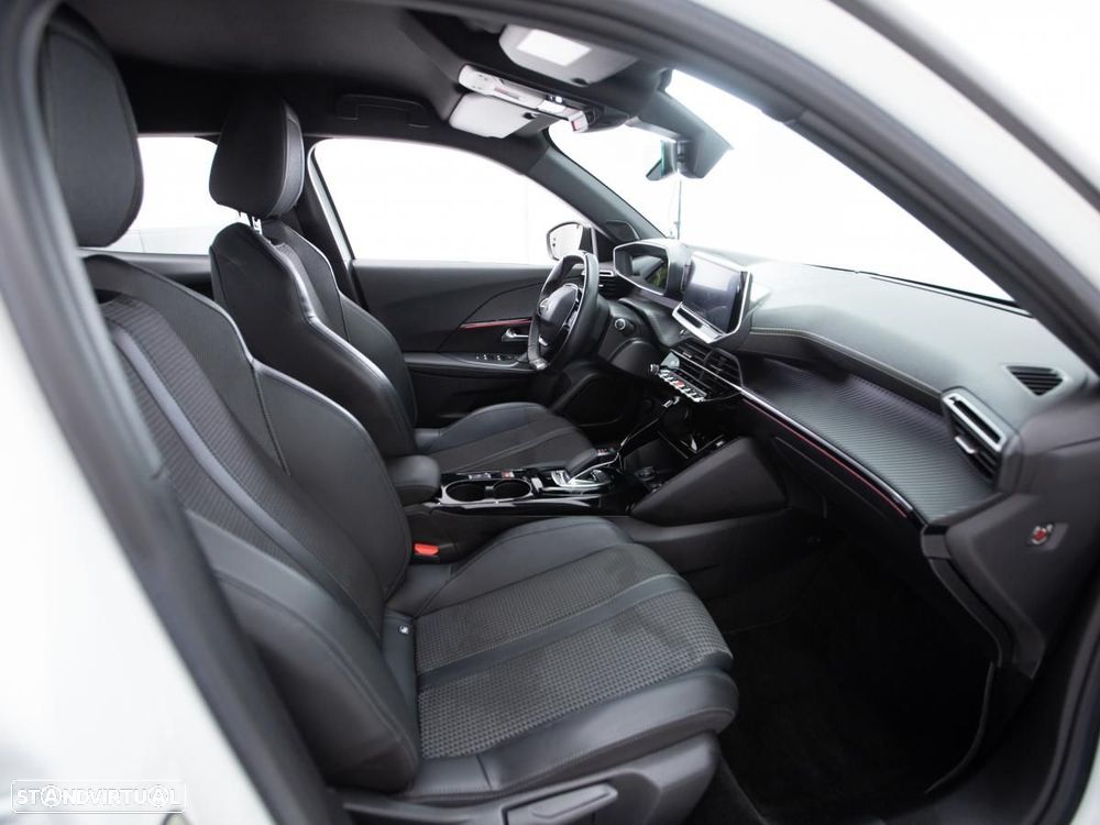 Peugeot e-2008 50 kWh GT - 10