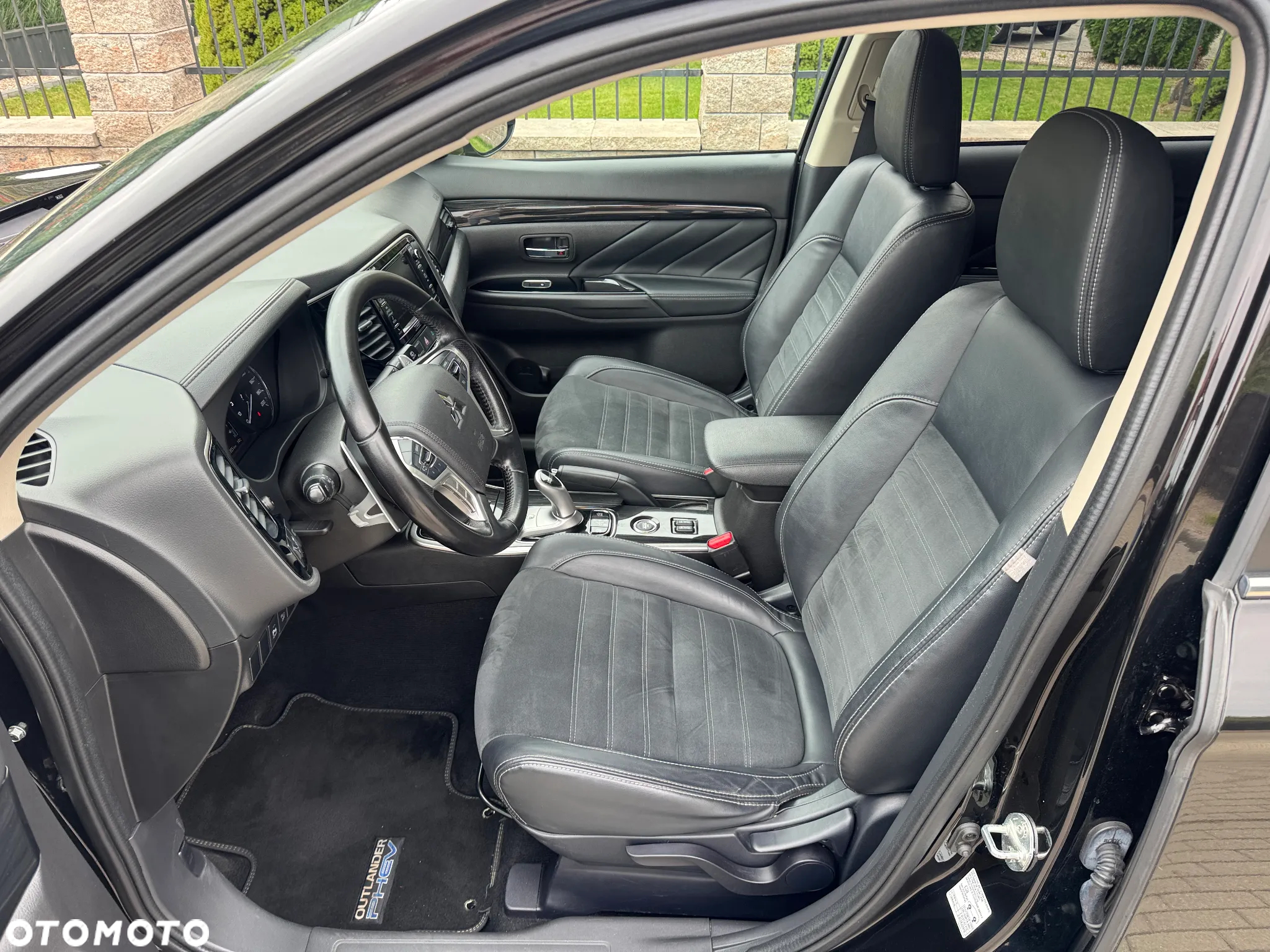 Mitsubishi Outlander PHEV Instyle NAVI + - 11