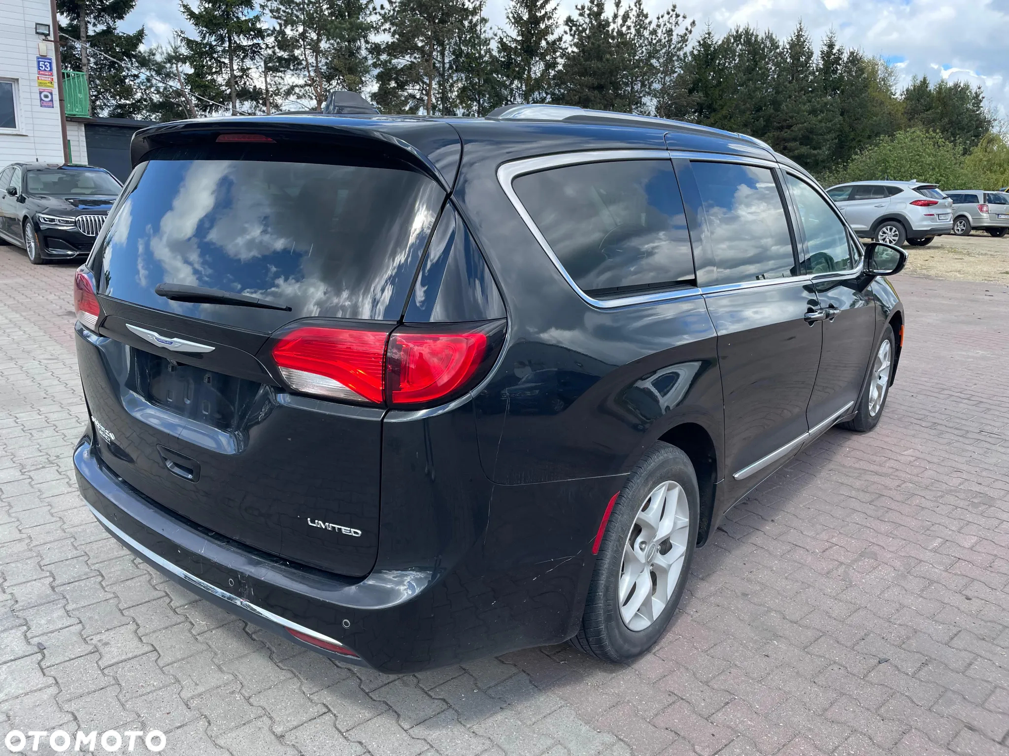 Chrysler Pacifica - 7