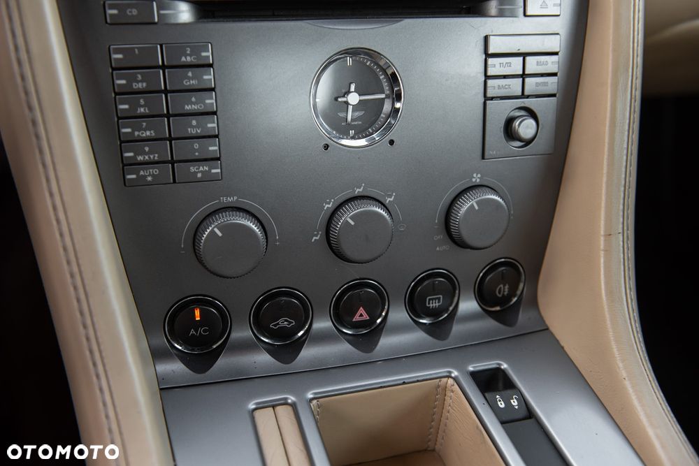 Aston Martin DB9 Touchtronic - 25