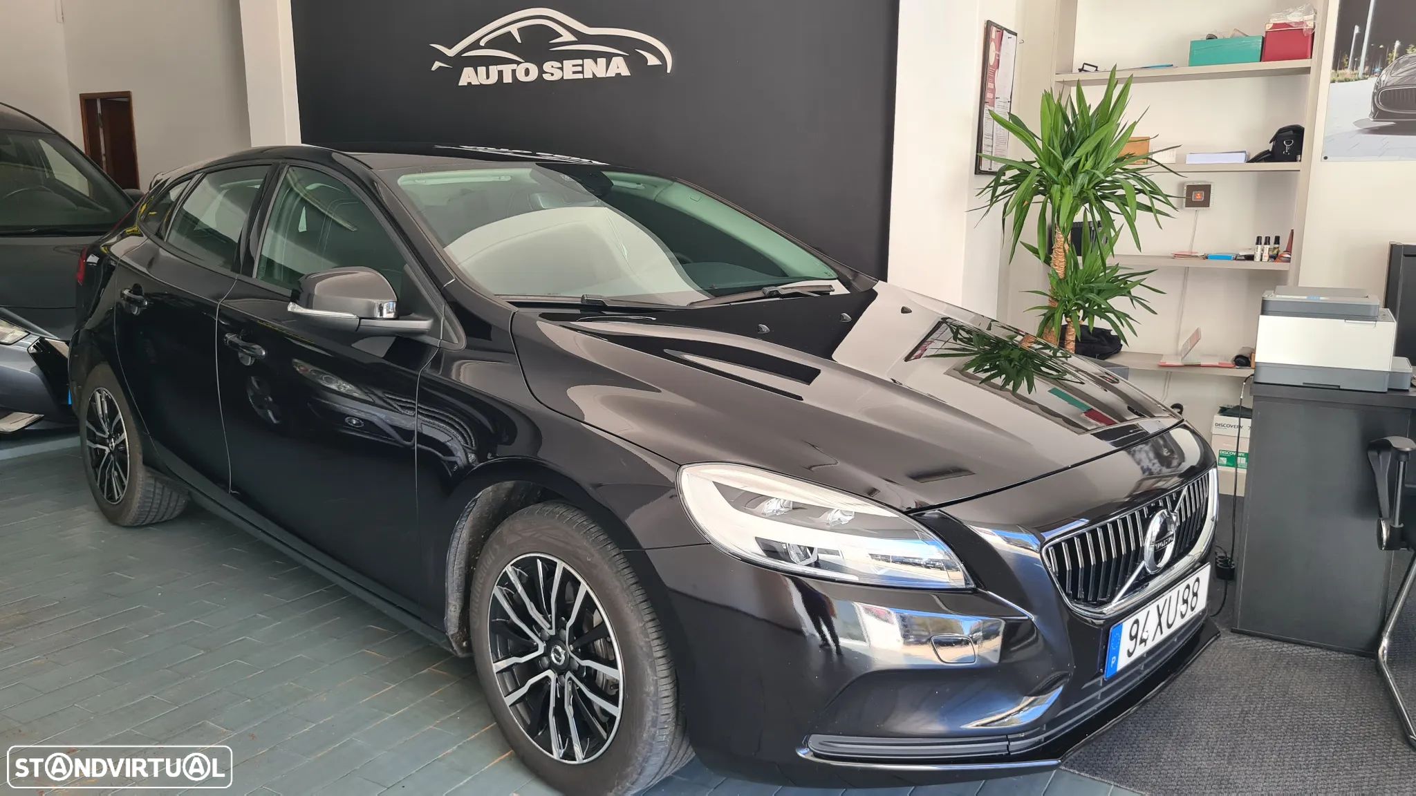 Volvo V40 2.0 D3 Momentum - 1