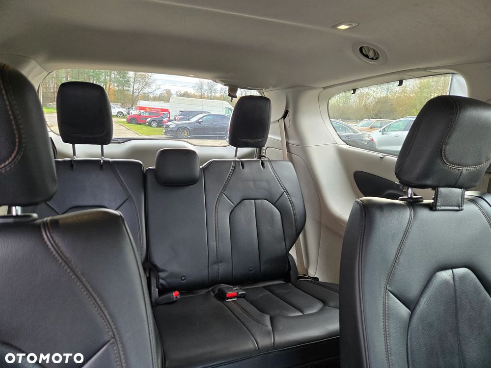 Chrysler Pacifica - 19